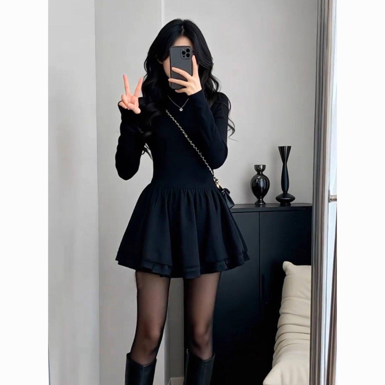 赫本风小黑裙女2026新款法式气质连衣裙收腰显瘦半高领长袖蓬蓬裙